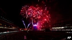 Fuegos artificiales cerraron la jornada de celebración en distintos estados del país.