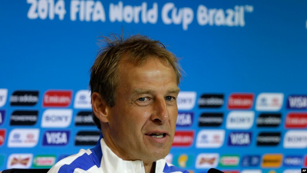Huấn luyện viên đội tuyển Mỹ Jurgen Klinsmann phát biểu trước trận đấu với đội Bỉ hôm nay tại Salvador, Brazil, ngày 30/6/2014.