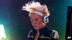 Nuevos audífonos permiten subir música a las redes sociales.