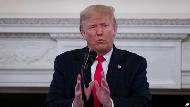 美国总统唐纳德·特朗普在白宫举行的州长的商务会议上发表讲话。(2020年2月10日)