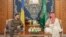 Cаудівський наслідний принц Мохаммед бін Салман зустрічається з президентом України Володимиром Зеленським під час арабського саміту в Джидді, Саудівська Аравія, у п’ятницю, 19 травня 2023 р. (Saudi Press Agency через AP)