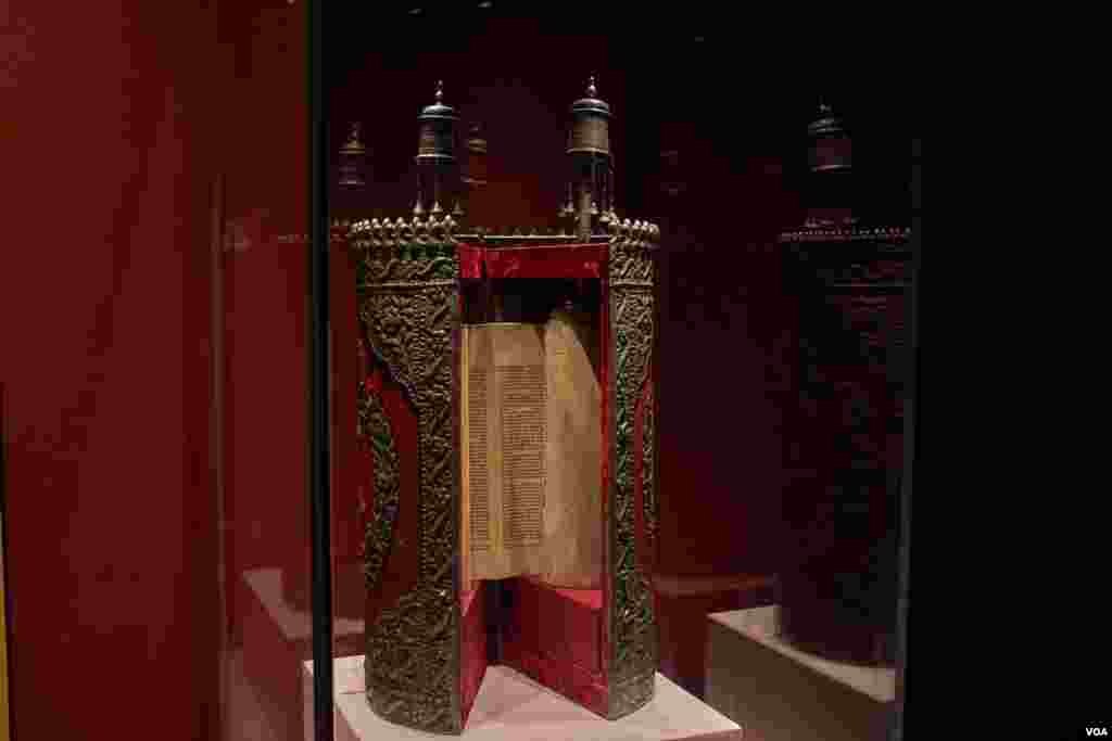 Torah Case, used to store Torah scrolls that are used in synagogues. (Hamada Elrasam/VOA) 