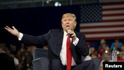 Republican presidential candidate Donald Trump addresses the crowd during a forum in Aiken, S.C., Dec. 12, 2015. 