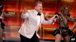 Pembawa acara Grammy Awards 2017 James Corden, Minggu (12/2).