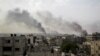 El humo se eleva sobre Rafah tras ataques israelíes.
