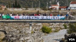 Arhiva - Jedan od protesta protiv izgradnje malih hidroelektrana na Balkanu, skup kraj rijeke Cijevina u Crnoj Gori.