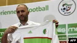 Le sélectionneur algérien Djamel Belmadi restera à la tête des Fennecs jusqu'en 2026, a annoncé vendredi le président de la Fédération algérienne de football (FAF).