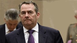 Menteri Pertahanan Inggris, Liam Fox mengundurkan diri (14/10) karena melibatkan seorang temannya dalam lawatan resmi.