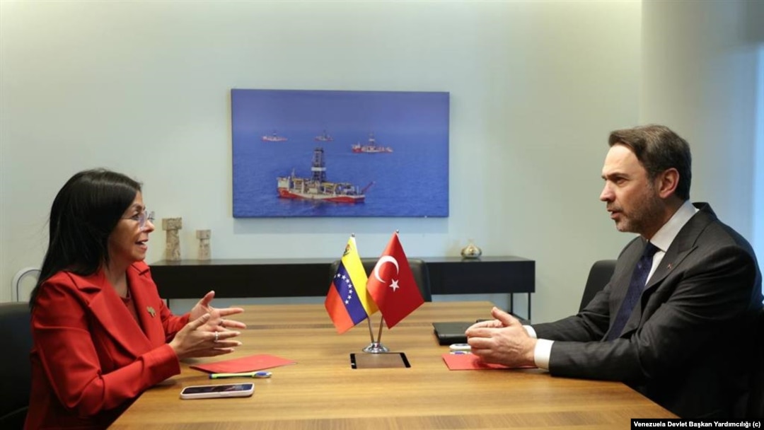 Venezuela Başkan Yardımcısı Delcy Rodriguez ve Enerji ve Tabii Kaynaklar Bakanı Alparslan Bayraktar biraraya geldi.
