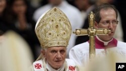 Papa Roma Benedict a hudubar Kirsimeti a Cocin St.Peters Basicila dake Vatican.