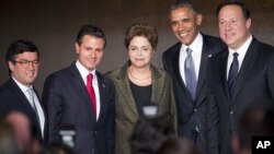 El presidente del BID, Luis Alberto Moreno, junto a Enrique Peña Nieto, Dilma Rousseff, Barack Obama y Juan Carlos Varela.