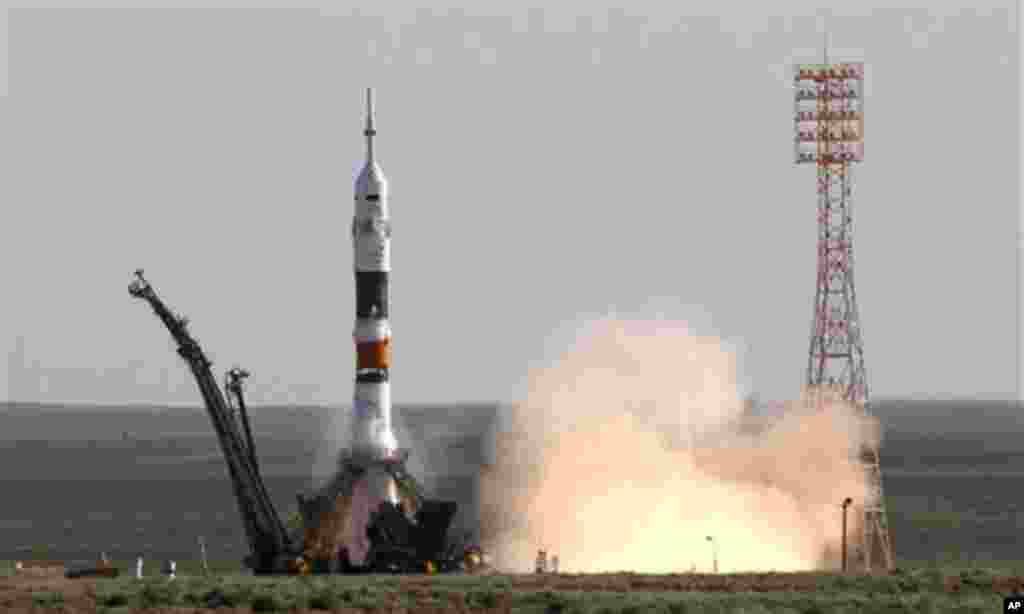 The Soyuz-FG rocket with a Soyuz TMA-04M spaceship carrying a new crew to the International Space Station, ISS, blasts off from the Russian leased Baikonur cosmodrome, in Kazakhstan, Tuesday, May 15, 2012. The Russian rocket is carrying U.S. astronaut Jos