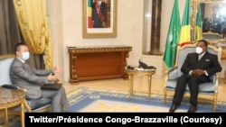 Président Denis Sassou azali kosolola na motindami ya kalaka mokonzi mpona Grands lacs, Huang Xia, na Brazzaville, Congo, 2 octobre 2020. (Twitter/Présidence Congo-Brazzaville)