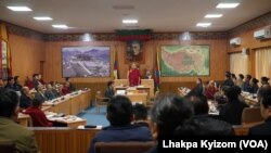 བོད་མི་མང་སྤྱི་འཐུས་གྲོས་ཚོགས་ཀྱི་ཚོགས་འཐུས་གསུམ་པ་འགོ་འཛུགས་གནང་བ།