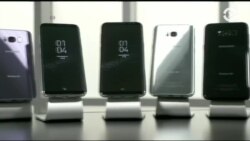 Южнокорейская компания Samsung представила две версии новейшей модели своего смартфона S8