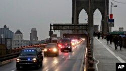 A caravan of police vehicles shuttles Mexican drug kingpin Joaquin "El Chapo" Guzman across the Brooklyn Bridge from a court appearance in Brooklyn to a Manhattan jail facility, Jan. 20, 2017, in New York.