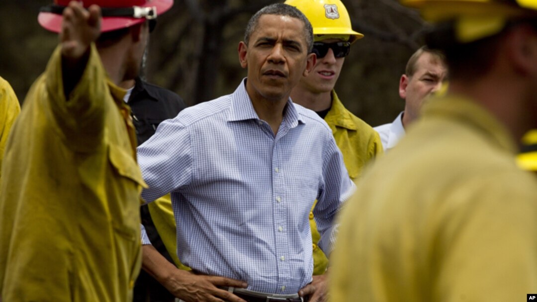 Obama evaluó los daños ocasionados por los fuegos forestales en Mountain Shadow, en la zona de Colorado Springs.