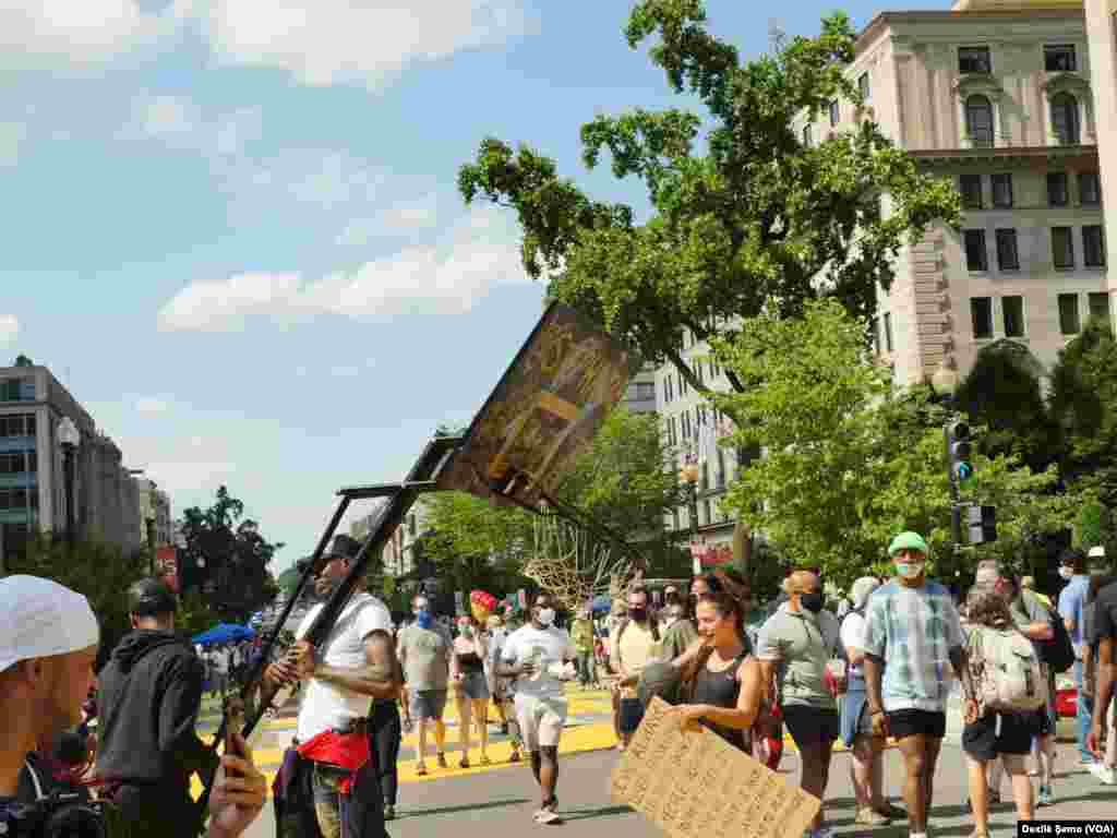 Protestoy&#234;n Washington DC Y&#234;n Şermezar Kirina Mirina George Floyd