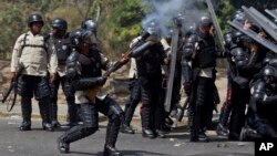 Durante las protestas de 2014 la Policía Nacional reprimió a quienes manifestaron contra el gobierno de Maduro.