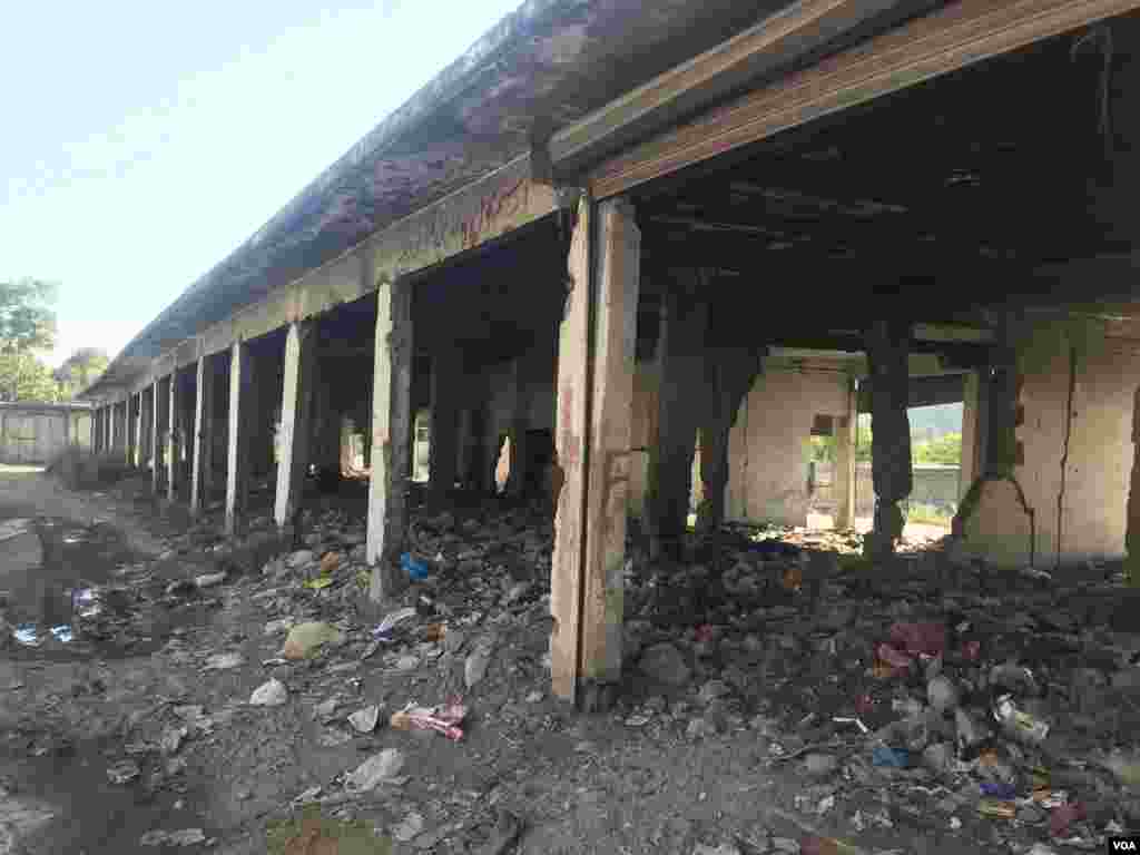 بالا کوٹ کے کئی مقامات پر اب بھی زلزلے کے بعد کی تباہی کے نشان باقی ہیں۔