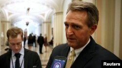 Senator Jeff Flake (Partai Republik-Arizona) menilai larangan masuk AS bagi 5 negara Muslim sebagai hal yang tidak bijaksana. 