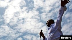 FILE - Merera Gudina, a leader of Ethiopia's biggest opposition coalition, Medrek, addresses supporters at a rally in the Oromia region, May 15, 2010.