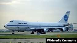 Sebuah pesawat milik maskapai Pan Am di landasan pacu 28L bandara Heathrow, London, 29 November 1983 (Foto: dok). Mohammed Rashed, pelaku pemboman pesawat Pan Am 830 tahun 1982, dibebaskan dari penjara federal tahun 2013.