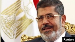 منتظمین وايي د صدر مورسي د استفا په حق کې د دواؤ کروړو نه زیاتو خلکو په یوه غوښتنه لاس لیکونه کړې دي، چې ښائي په څومره لویه کچه د ښاغلي مورسي مخالفت کوي