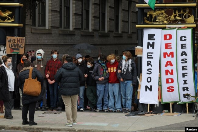 Protestors link arms at the top an alley with an encampment, where students are protesting in support of Palestinians at Emerson College in Boston, Massachusetts, U.S., April 24, 2024. (REUTERS/Brian Snyder)