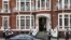 British police stand outside Ecuador's embassy, where Wikileaks founder Julian Assange is seeking asylum, London, August 16, 2012. 