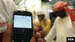 Pengguna BlackBerry di Dubai menunjukkan pengumuman via SMS bahwa layanan Blackberry mungkin dihentikan 11 Oktober 2010, namun rencana ini dibatalkan pemerintah Uni Emirat Arab.