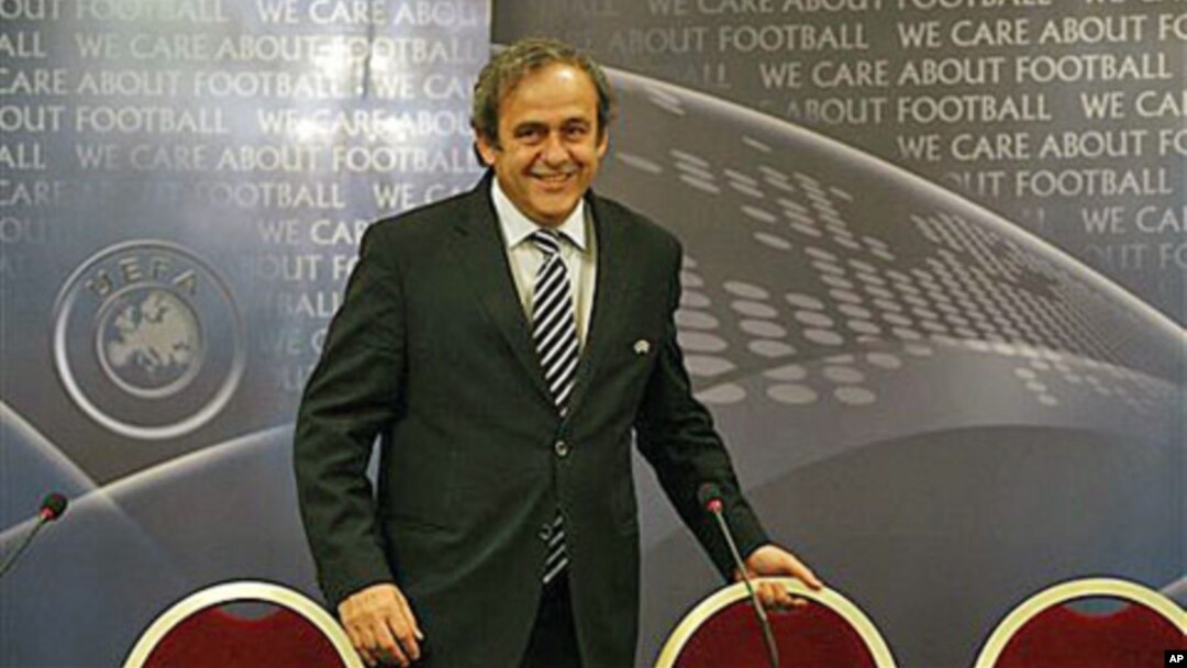 Presiden UEFA Michel dalam suatu konferensi pers di Praha, Republik Ceko (foto: dok). UEFA mungkin akan mengusulkan waktu yang lebih baik bagi Piala Dunia di Qatar. 