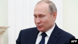 Le président russe Vladimir Poutine s'exprime lors d'une réunion au Kremlin à Moscou, le 15 février 2018.