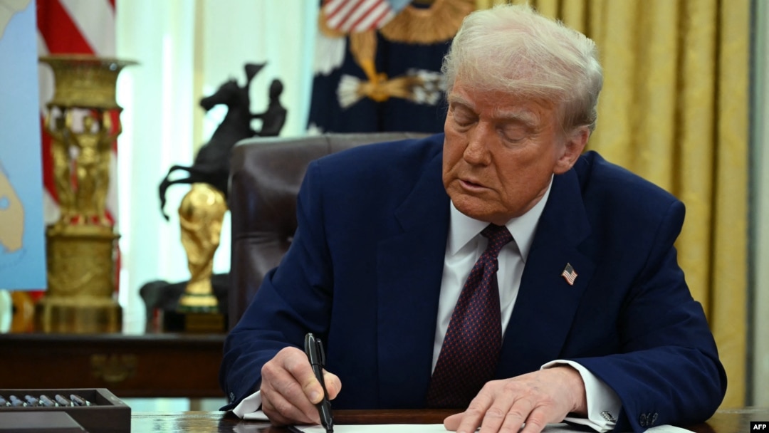 Başkan Donald Trump’ın, Meksika, Kanada ve Çin’den yapılan ithalata yeni gümrük vergisi getirme kararının otomobil, perakende ve hammadde dahil çeşitli sektörlerdeki fiyatları etkilemesi bekleniyor.