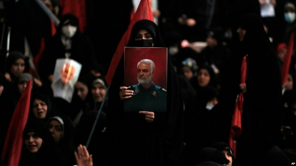 伊朗2024年1月3日在革命卫队精锐圣城旅前指挥官卡西姆·苏莱曼尼（Qassem Soleimani）墓地举行周年纪念活动。（美联社）(photo:VOA)