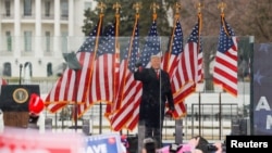 時任美國總統特朗普參加在白宮附近舉行的集會。(2021年1月6日)