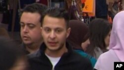 Salah Abdeslam (2è à gauche sur cette vidéo), le 13 avril 2016.