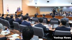 서울 외교부 청사에서 21일 열린 재외공관장 간담회에서 박근혜 대통령이 인사말을 하고 있다.