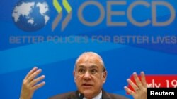 지난 7월 모스크바에서 주요 20개국 재무장관회담이 열린 가운데, 앙헬 구리아 OECD 사무총장이 발언하고 있다.