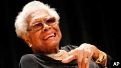 Retrato de Maya Angelou en la Galería Nacional de Retratos de Washington.