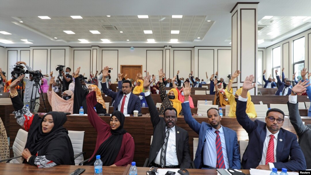 Abashingamateka ba Somaliya batora itegeko i Mogadishu, muri Somaliya, kw'itariki ya 12/04/2021