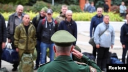 俄羅斯預備役人員前往軍事基地