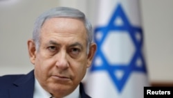 PM israel Benjamin Netanyahu dalam pertemuan mingguan di Yerusalem, 18 November 2018.