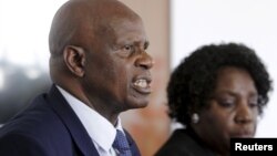 Gurukota rezvemari VaPatrick Chinamasa (kuruboshwe) 