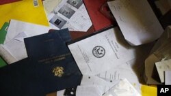 Bob Auletta&nbsp; se rend&nbsp; au lyc&eacute;e de Toms River East, dans le New Jersey, pour voter&nbsp; 