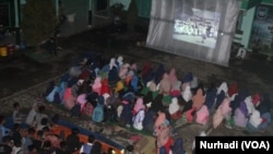 Pemutaran film G30S/PKI di SMP Muhammadiyah Minggir, Yogyakarta (Foto: VOA/Nurhadi)