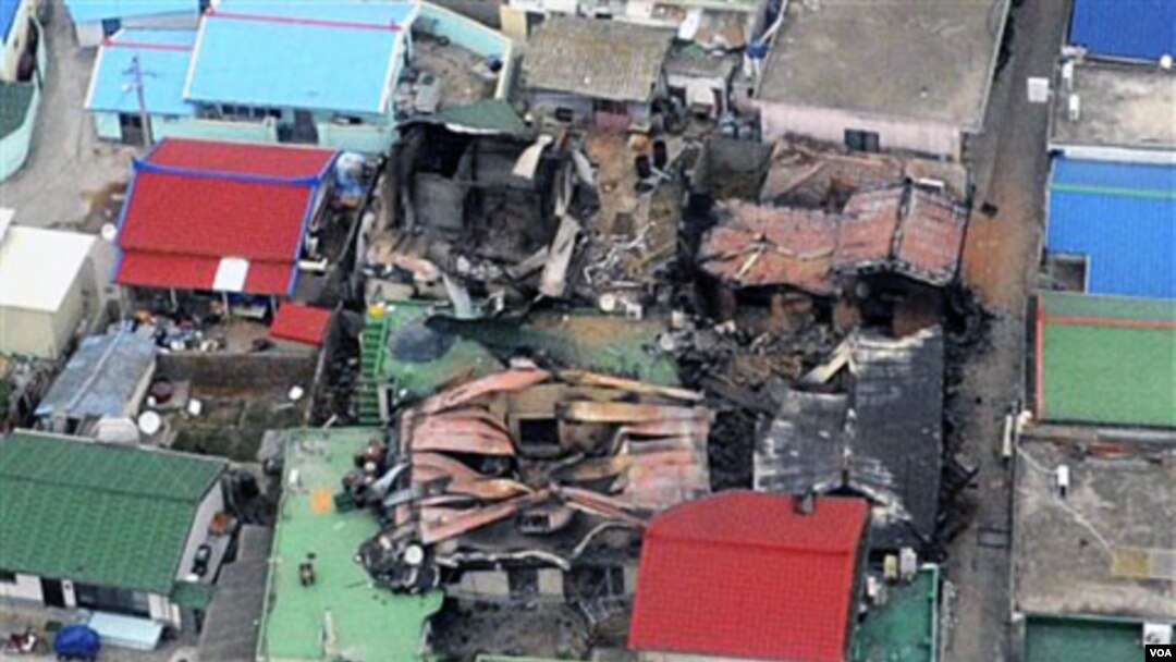 Gambar dari udara ini menunjukkan rumah-rumah yang rusak akibat serangan di pulau Yeonpyeong, Korea Selatan, akibat serangan Korea Utara.