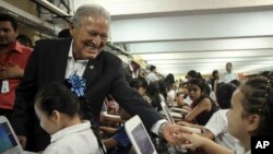 Sánchez Cerén es el candidato del FMLN. Por su parte el partido ARENA es liderada por Norman Quijano, mientras que el expresidente Tony Saca busca un nuevo mandato con UNIDAD.