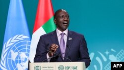 Rais wa Kenya William Ruto akihutubia wakati wa kikao cha Ngazi ya juu kwa Wakuu wa Nchi na Serikali katika mkutano wa Umoja wa Mataifa kuhusu hali ya hewa mjini Dubai Desemba 1, 2023.AFP.