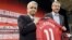 El presidente de la Federación de Fútbol de EE.UU., Sunil Gulati y el entrenador de la selección estadounidense Juergen Klinsmann.
